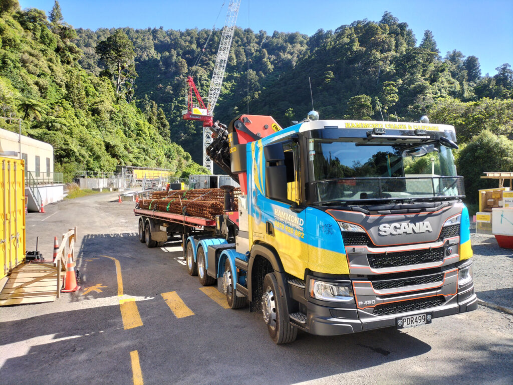 Hammond & Crane SCANIA Truck PDR499 Hauling goods